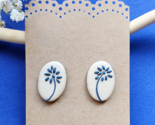 Boucles d'oreilles petites fleurs bleues