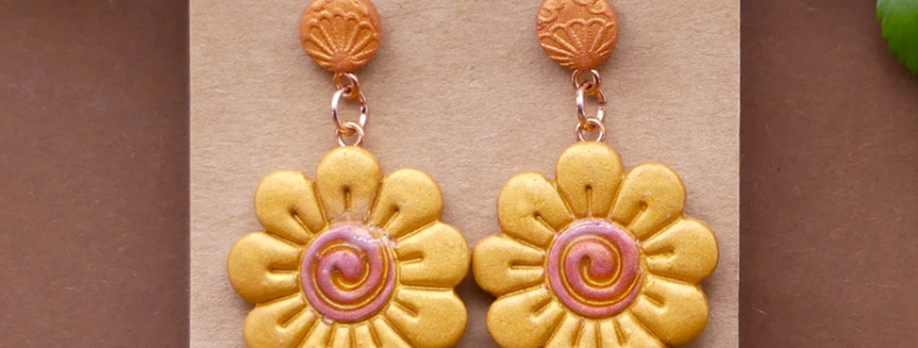 Boucles d'oreilles avec grandes fleurs or et cuivre